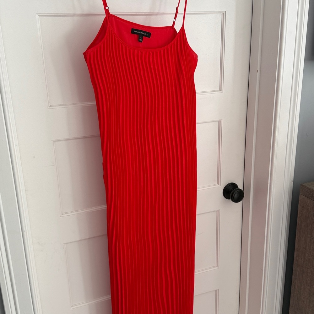 Banana Republic Pleated Midi Dress - Size 6